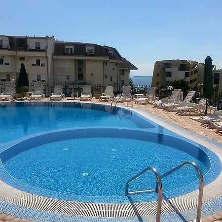 Apartments In Complex Chateau Nessebar Sveti Vlas Bagian luar foto