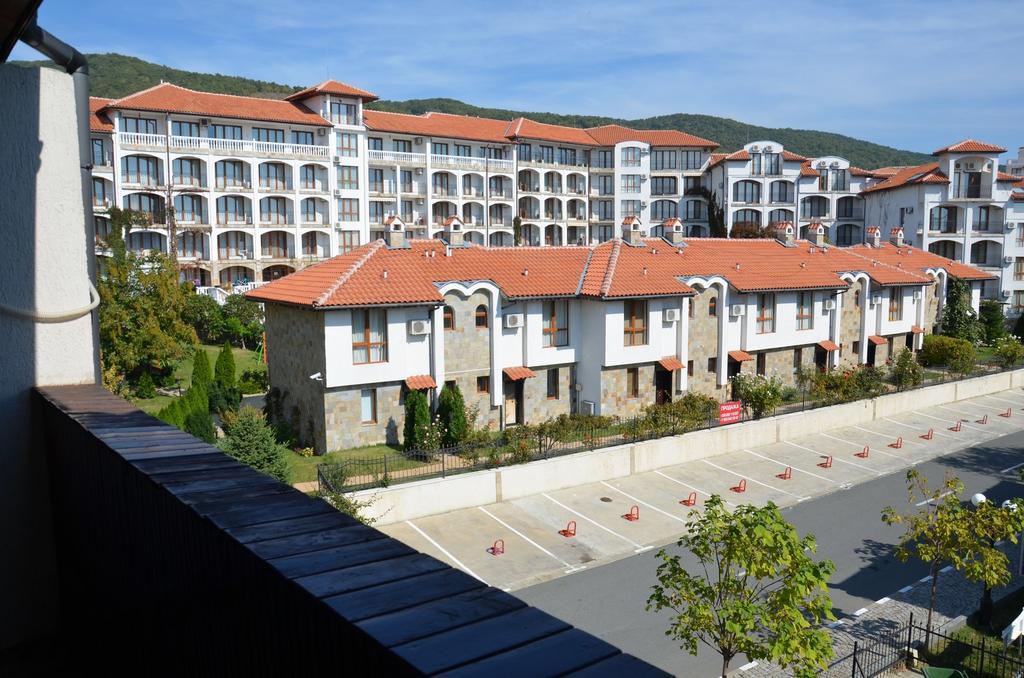 Apartments In Complex Chateau Nessebar Sveti Vlas Bagian luar foto
