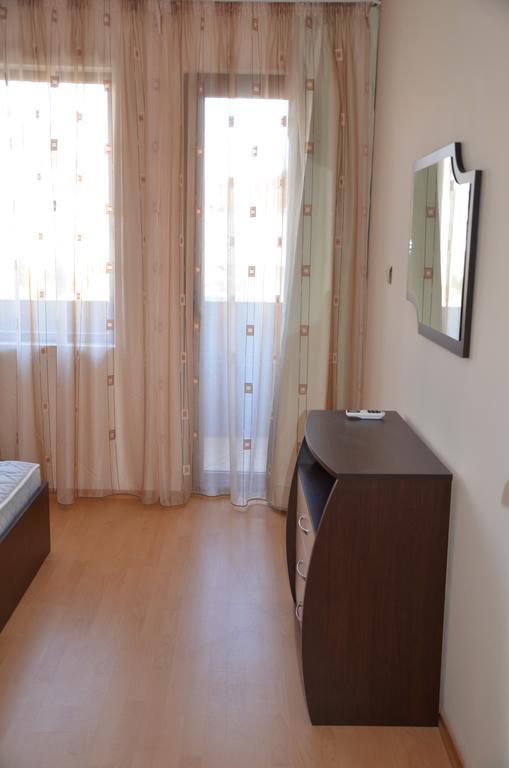 Apartments In Complex Chateau Nessebar Sveti Vlas Bagian luar foto