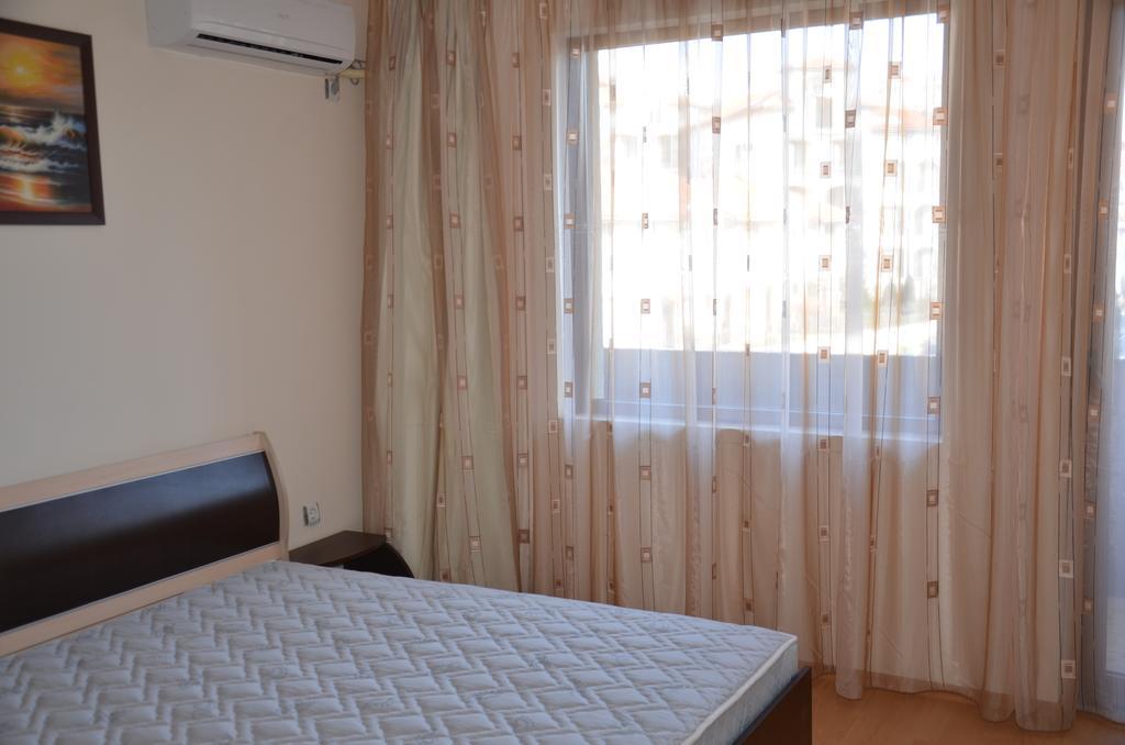 Apartments In Complex Chateau Nessebar Sveti Vlas Bagian luar foto