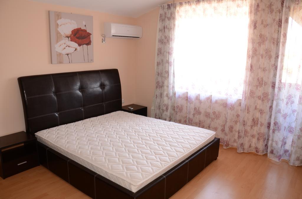 Apartments In Complex Chateau Nessebar Sveti Vlas Bagian luar foto
