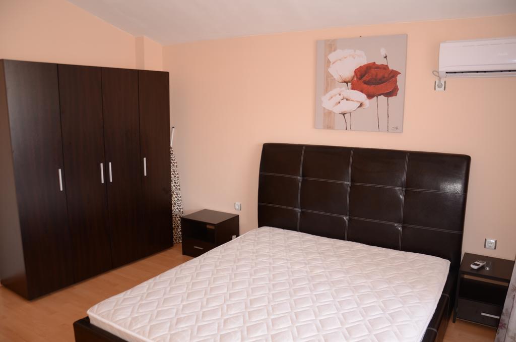 Apartments In Complex Chateau Nessebar Sveti Vlas Bagian luar foto