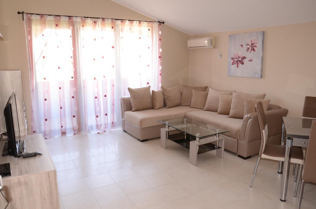Apartments In Complex Chateau Nessebar Sveti Vlas Bagian luar foto