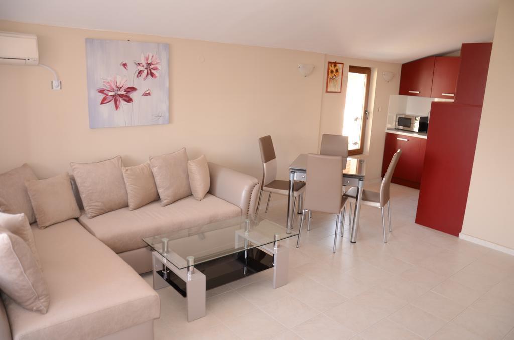 Apartments In Complex Chateau Nessebar Sveti Vlas Bagian luar foto