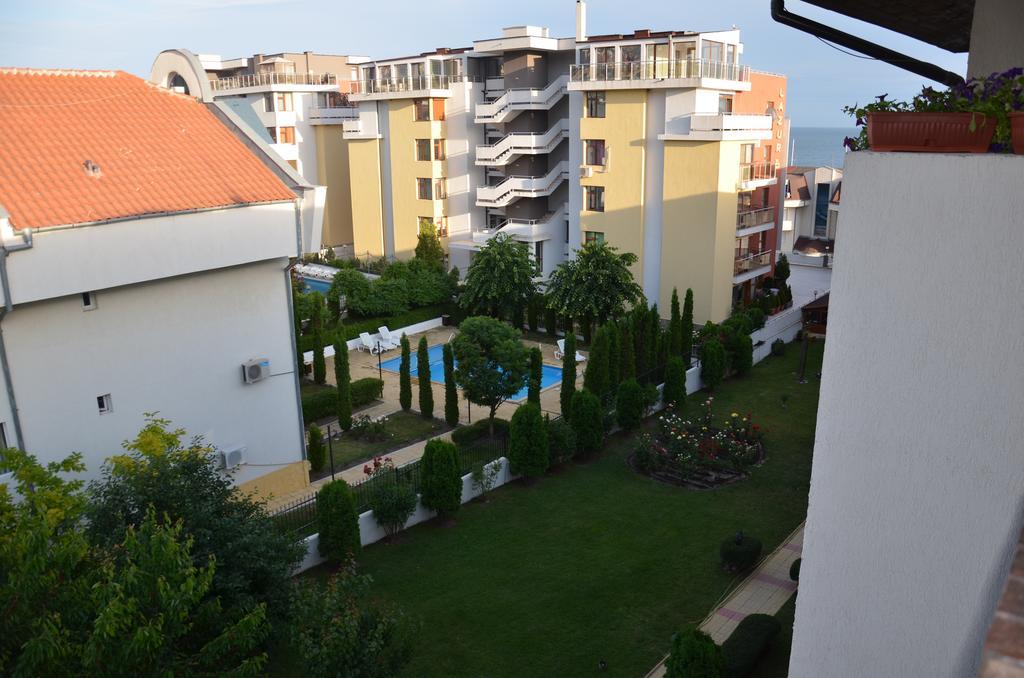 Apartments In Complex Chateau Nessebar Sveti Vlas Bagian luar foto