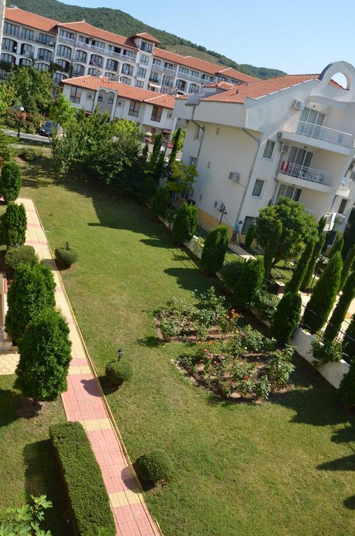 Apartments In Complex Chateau Nessebar Sveti Vlas Bagian luar foto