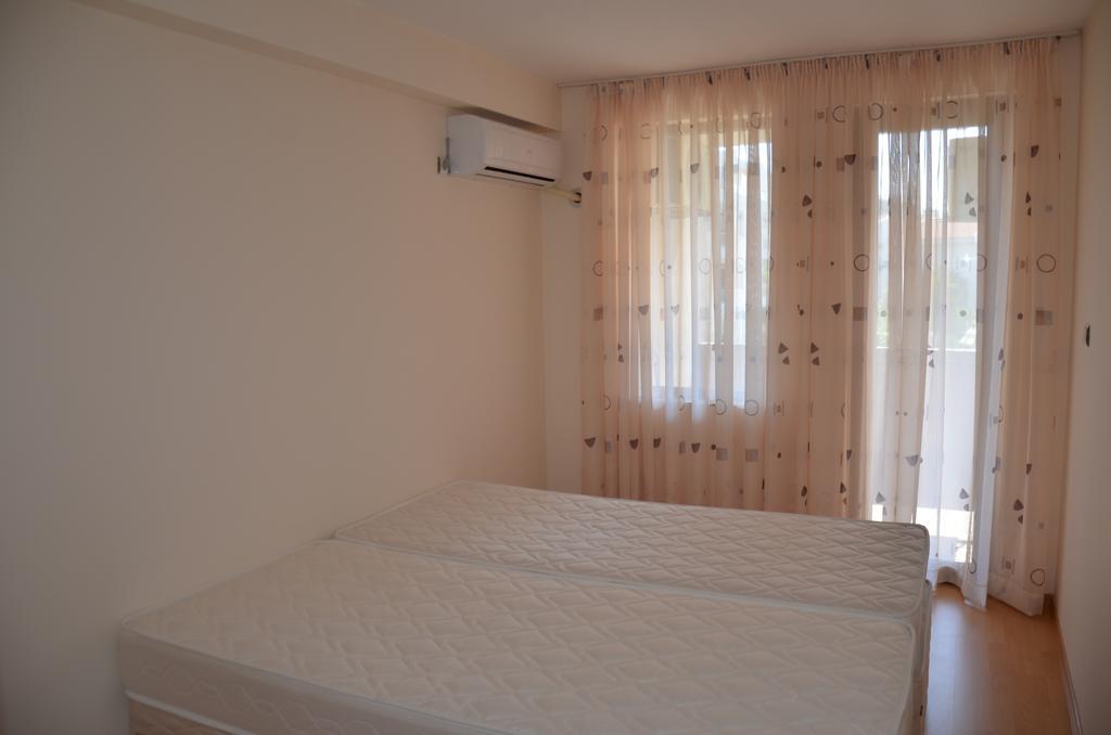 Apartments In Complex Chateau Nessebar Sveti Vlas Bagian luar foto