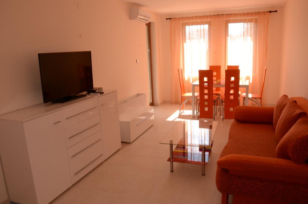 Apartments In Complex Chateau Nessebar Sveti Vlas Bagian luar foto