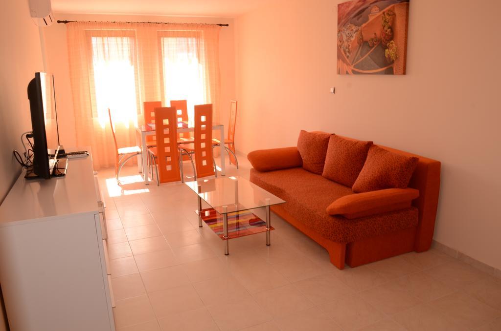 Apartments In Complex Chateau Nessebar Sveti Vlas Bagian luar foto