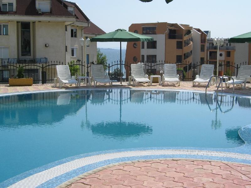 Apartments In Complex Chateau Nessebar Sveti Vlas Bagian luar foto