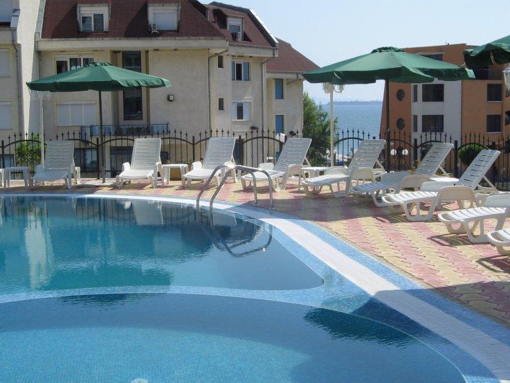Apartments In Complex Chateau Nessebar Sveti Vlas Bagian luar foto